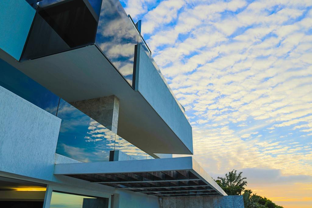 Ebb Tide Apartment