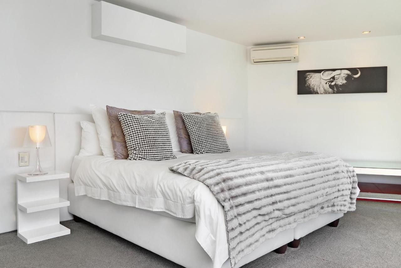 Ebb Tide Apartment *